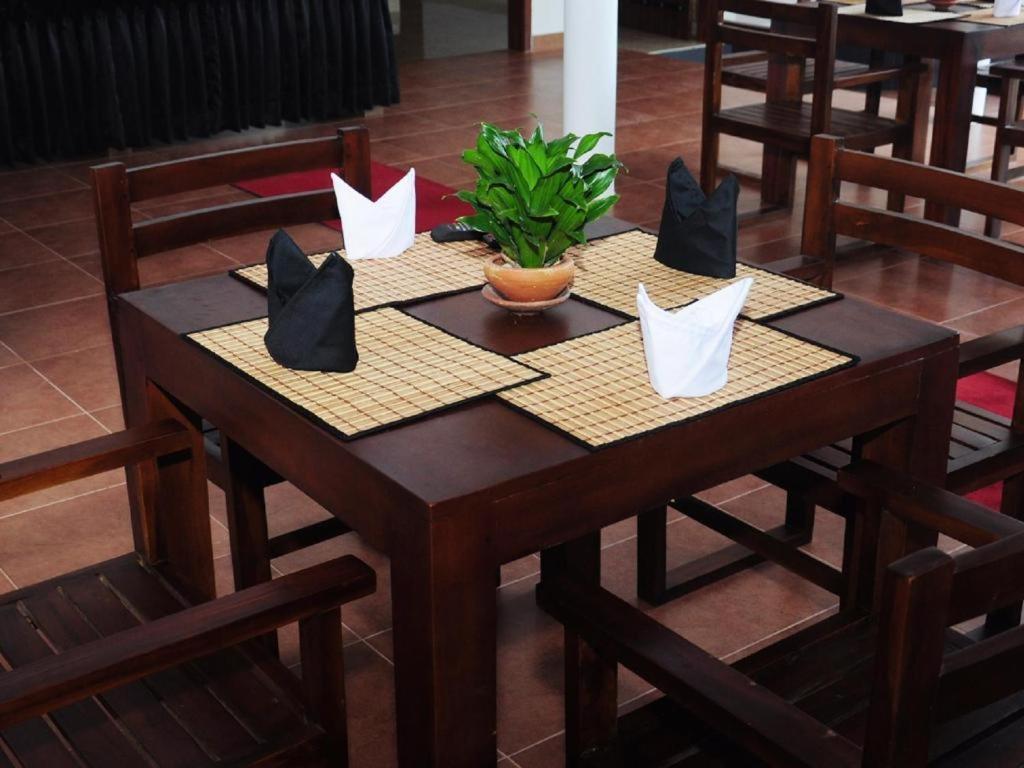 Sihilro Regency Hotel Удавалаве Екстериор снимка